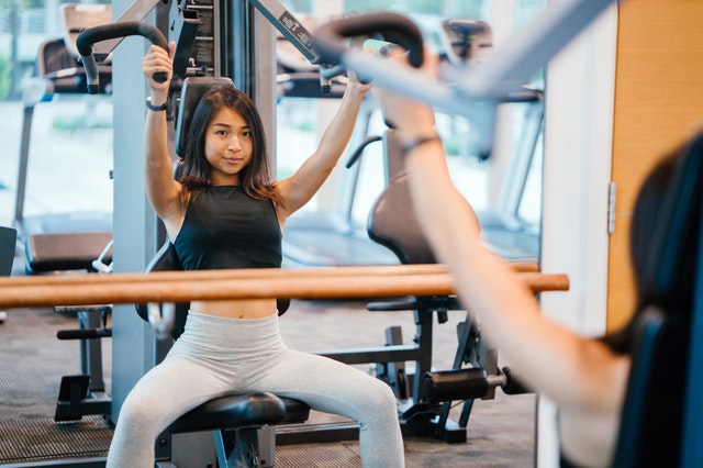 Woman at the gym avoiding unhealthy habits