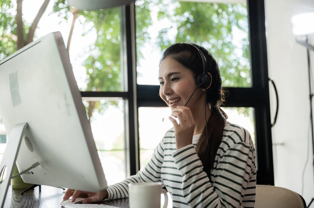 filipino virtual assistant working at home