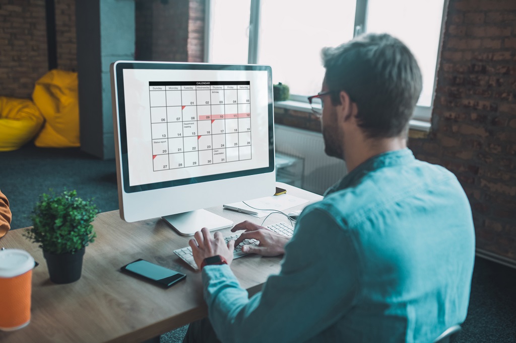 employee planning schedules for an efficient calendar management