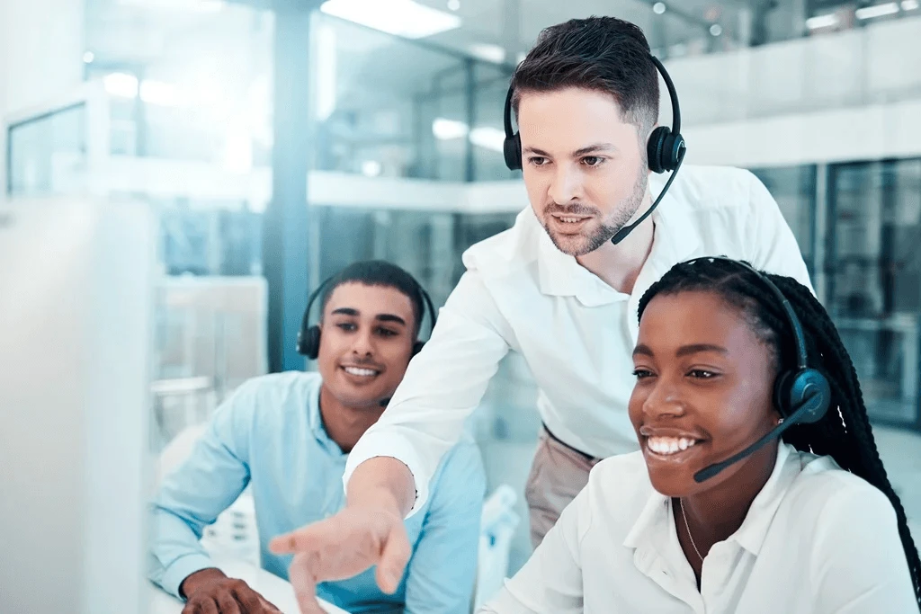 senior BPO agent providing call center coaching to newly hired employees