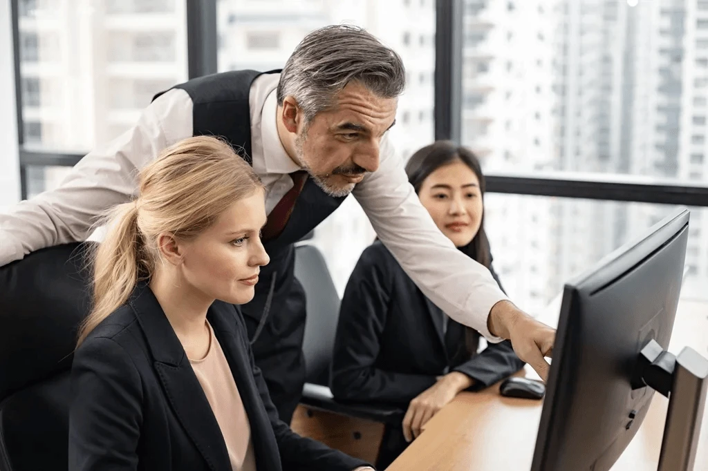 manager guiding his employees at work