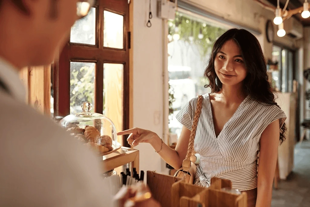 customer satisfied with the store's service