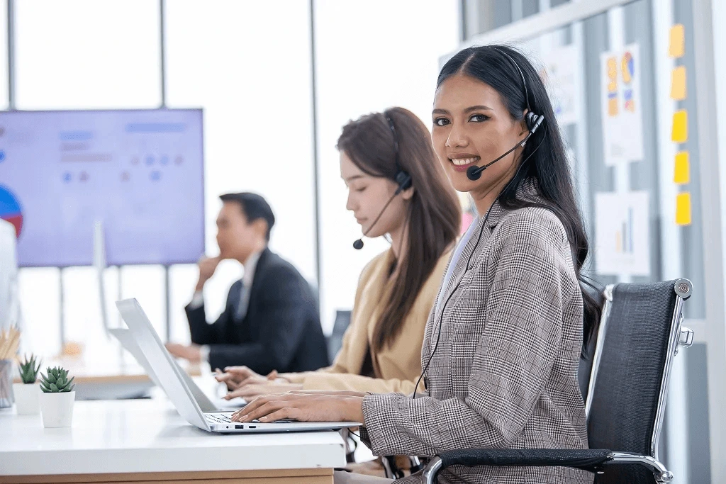 female employee working in bpo in the philippines