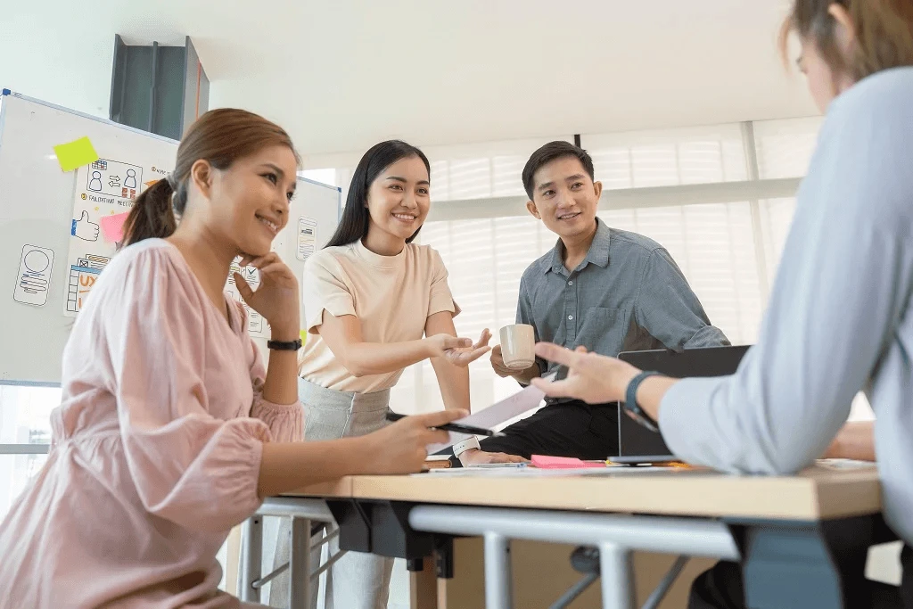 filipino employees talking in english-fluently