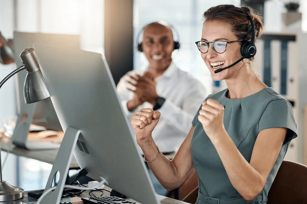 employee cheering on his workmates accomplishment in customer service