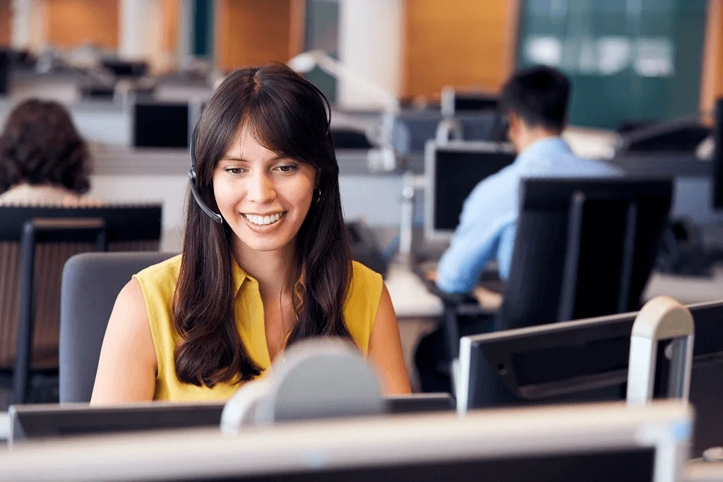 female employee working bpo customer service