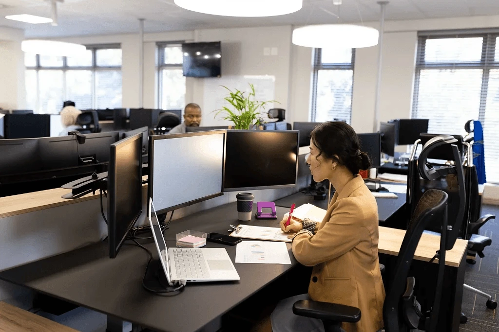 female employee working on outsourcing back office