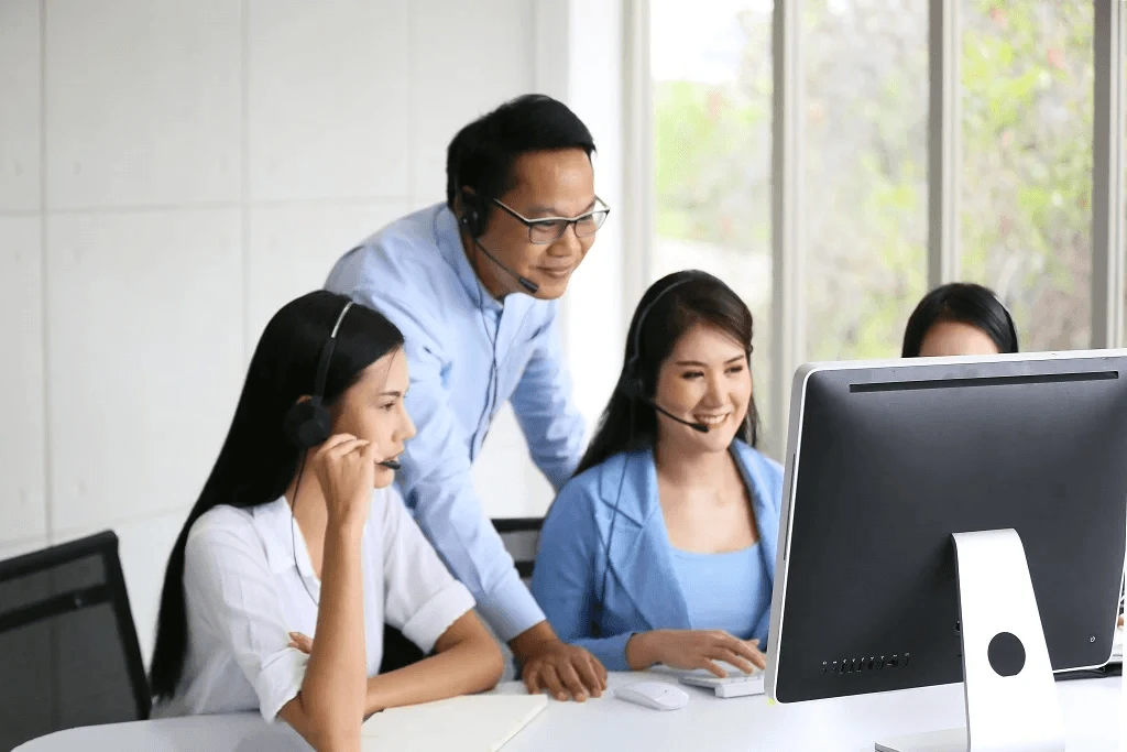 offshore customer service team being supervised by their 
manager