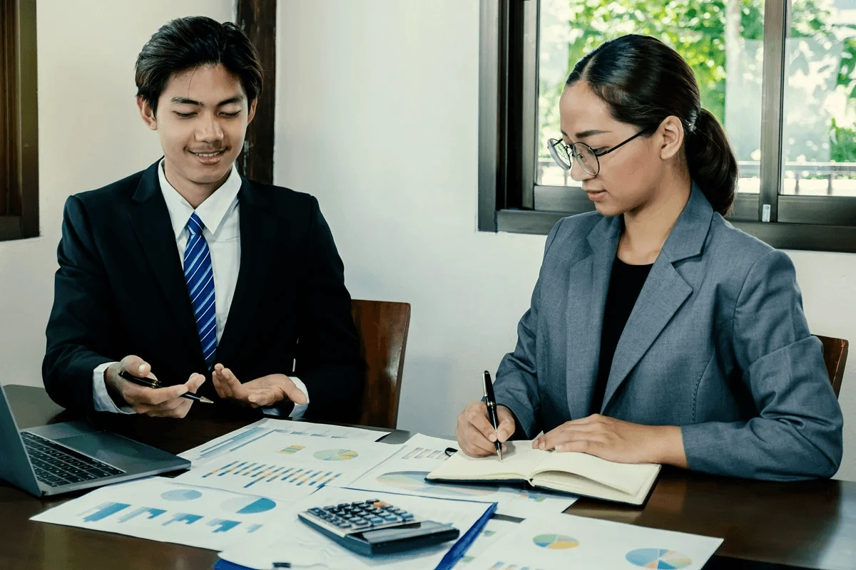 Filipino accountants managing financial statements