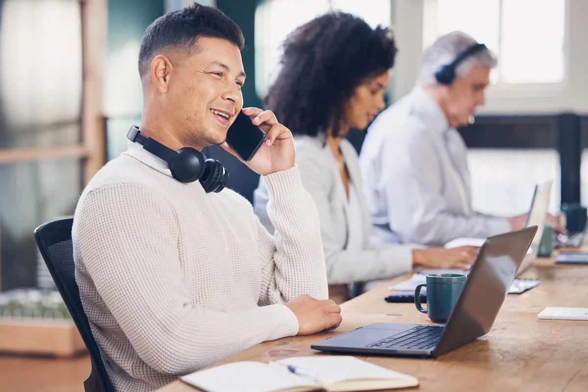 phone support agent handling a customer call