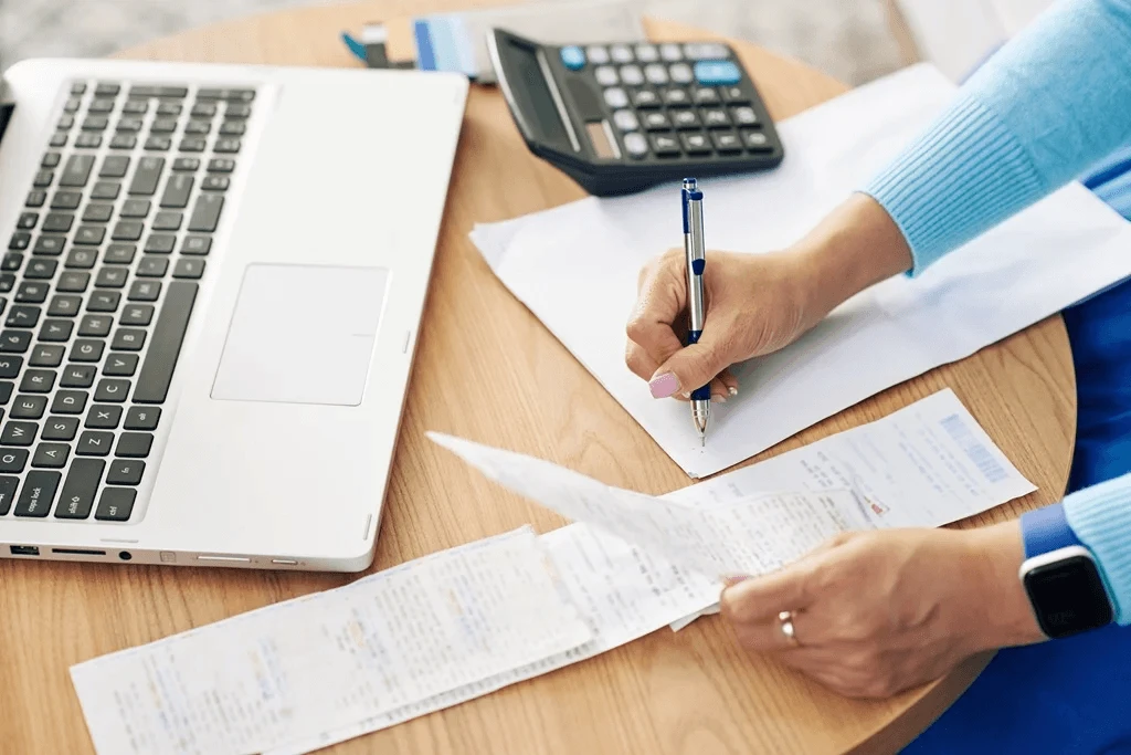 bookkeeper reviewing the receipts to calculate expenses