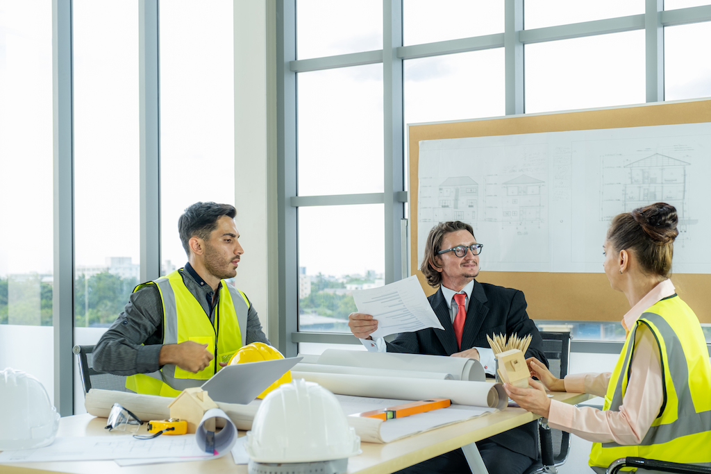 construction-workers-team-meeting-with-bookkeepers