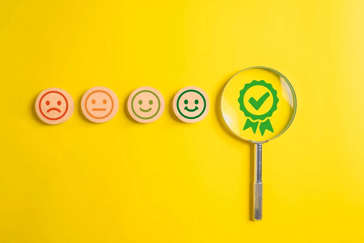 series of smiley emoticons symbolizing customer effort score