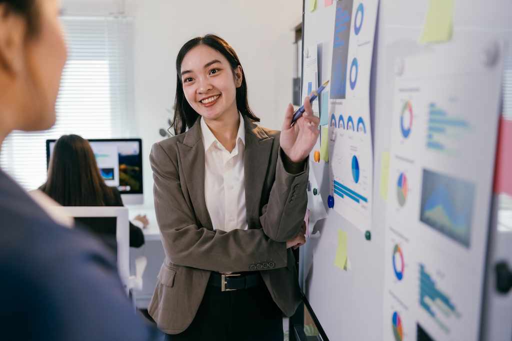 smiling businesswoman teaching growth marketing