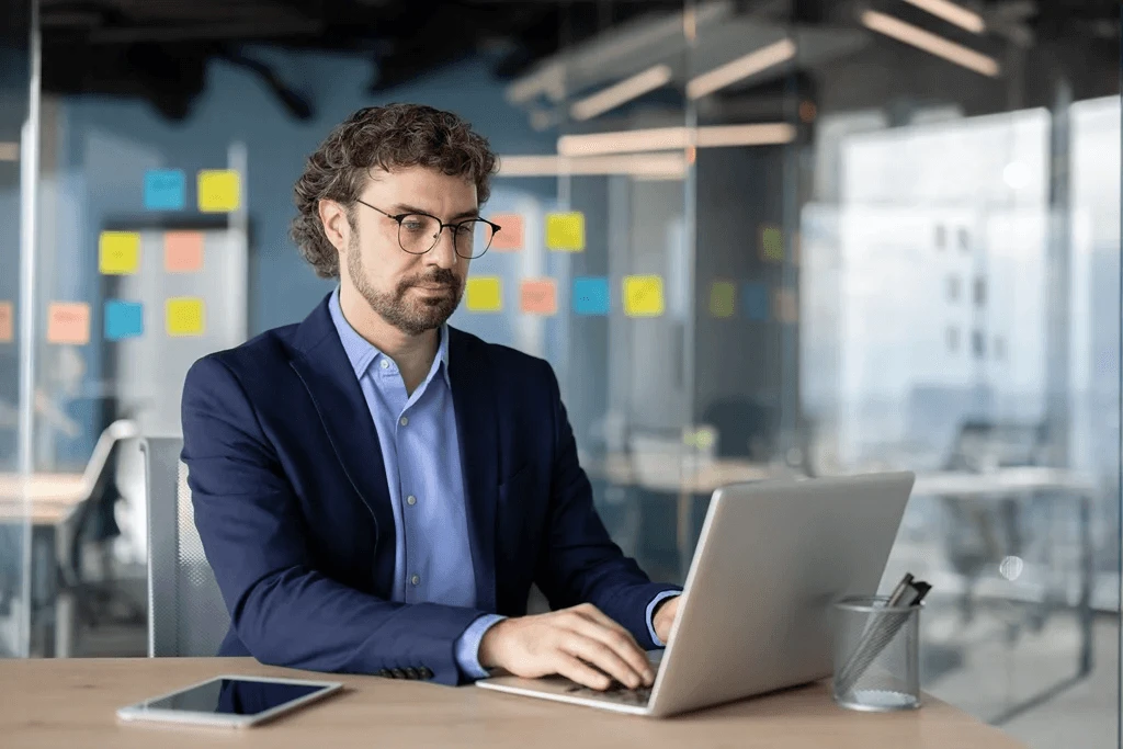 executive researching the comparison of bpo vs kpo