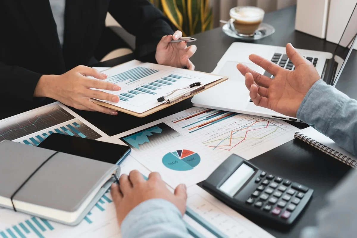 professional accountants discussing the issues in their accounting cycle