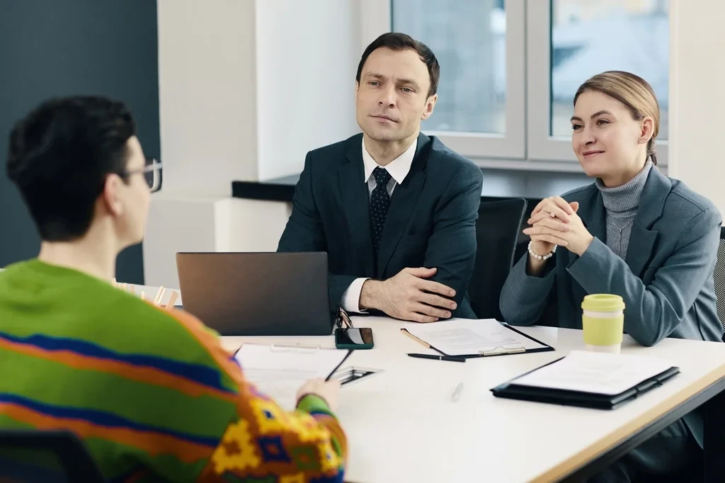 HR staff choosing the best applicant that matches the technical support job description