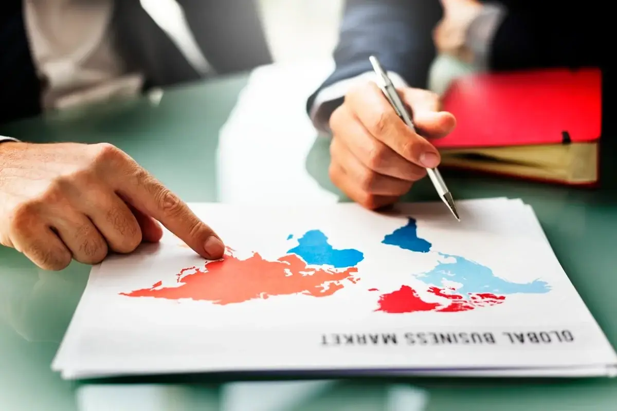 executives choosing the best countries for outsourcing back office