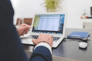 professional encoder ensuring high data entry accuracy during record input