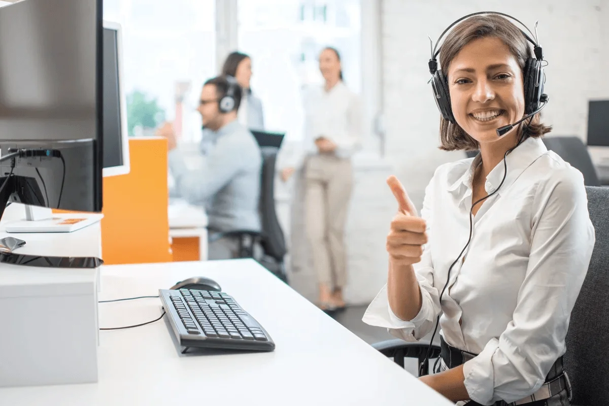 agent providing friendly customer service