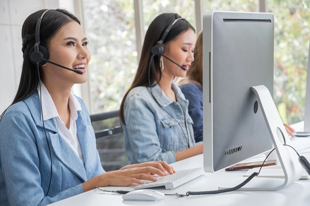 customer support representative ensuring customer service SLA standards