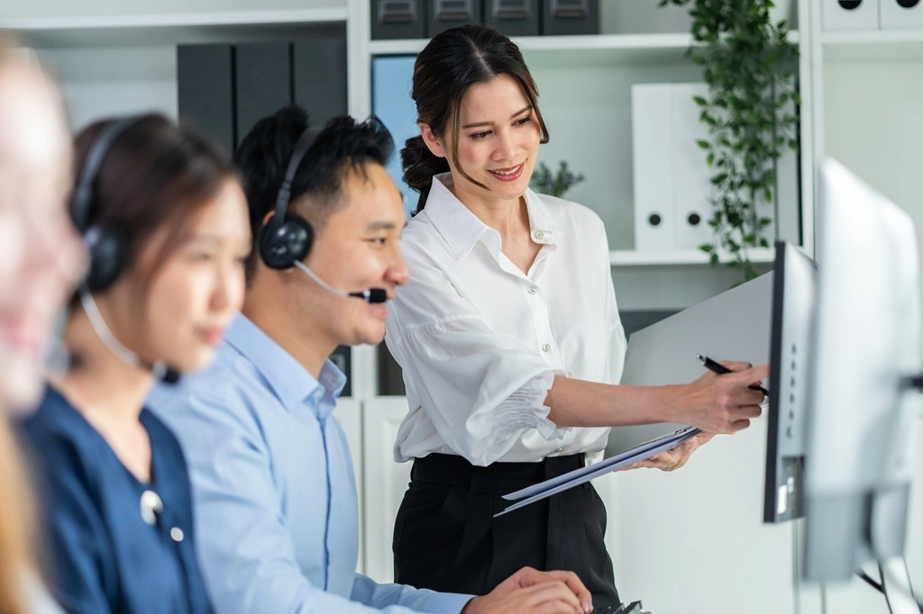 manager analyzing customer service level to improve support quality and efficiency