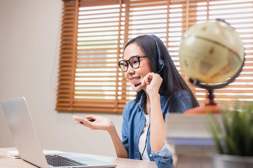 support representative discussing customer service SLA with customer