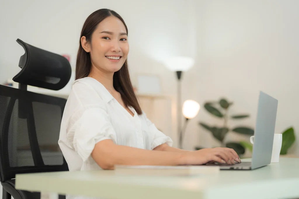 filipino virtual assistant managing clients tasks