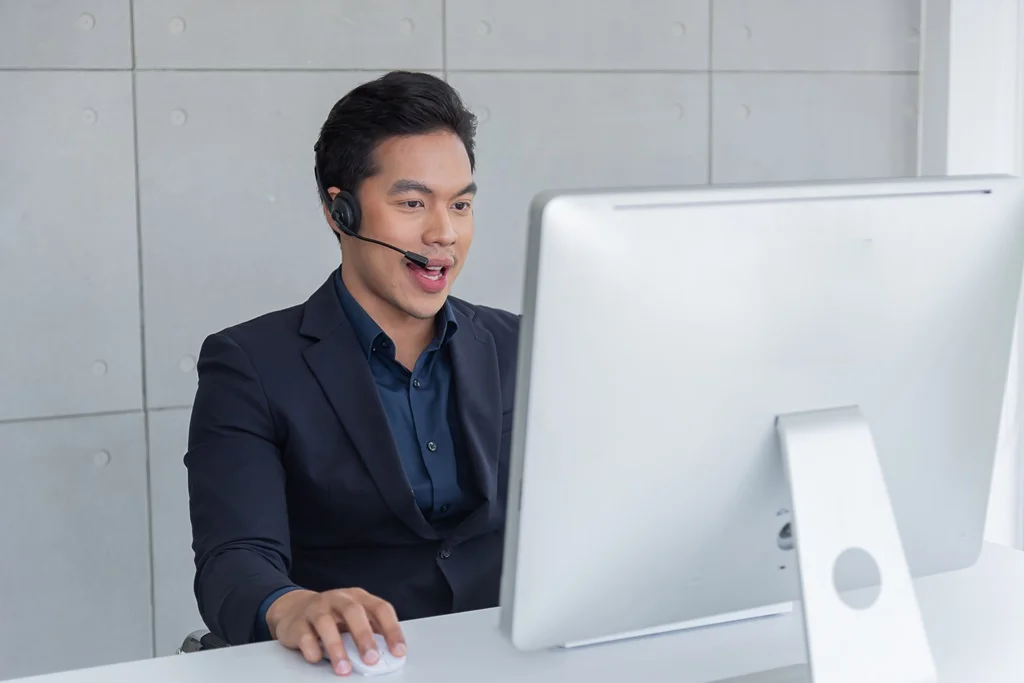 saas customer support representative answering client inquiries