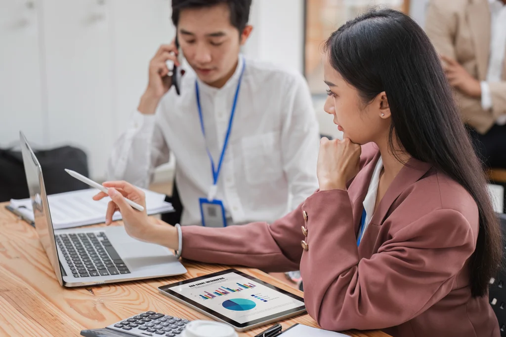 two business professional discussing co-sourcing