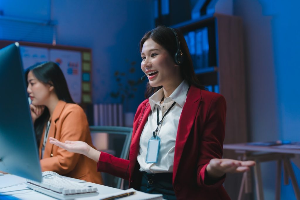 BPO worker talking to customer via phone
