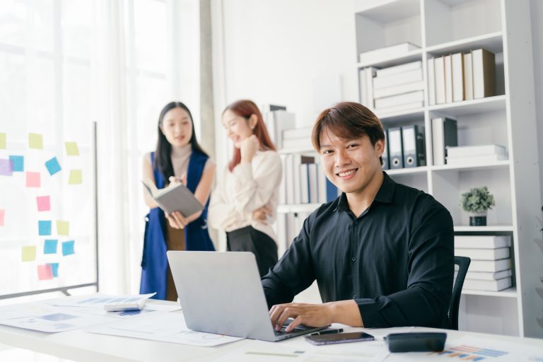 offshore seo team happy to work together