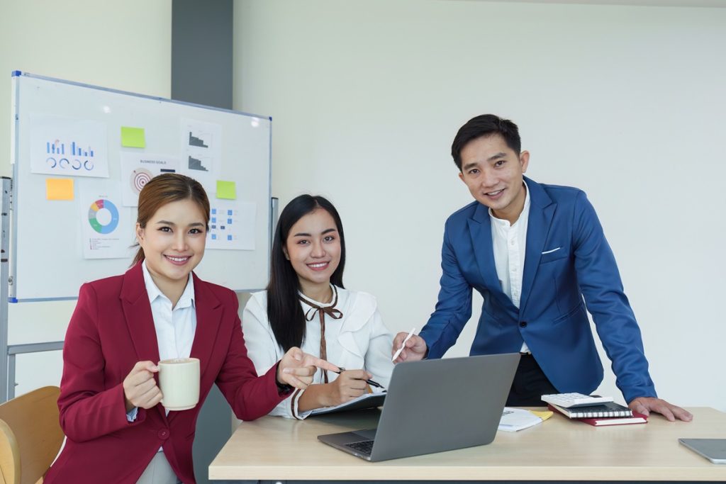 offshore team working together