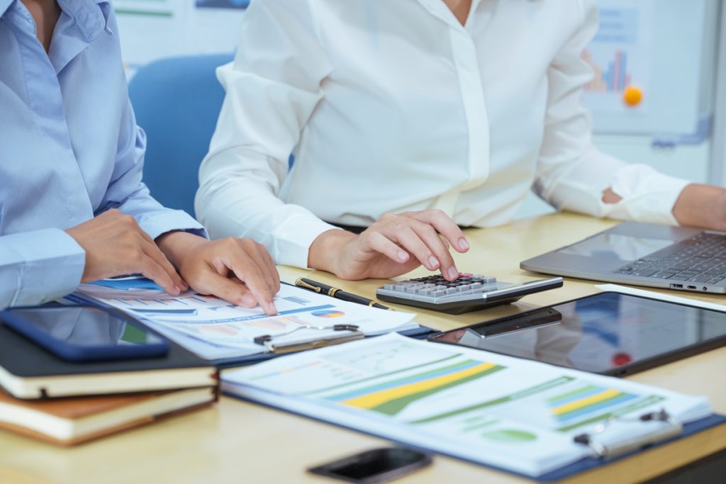 offshore accountant doing financial statement report