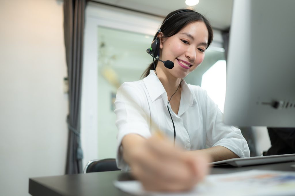 professional customer service jobs taking note