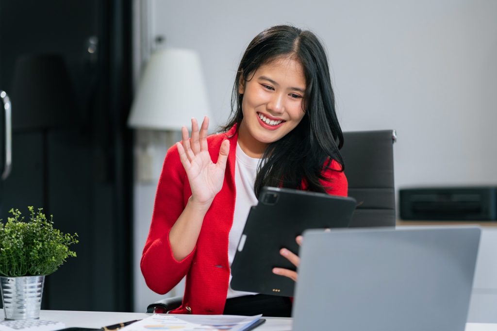 A happy VA discussing the difference of tech VA vs general VA