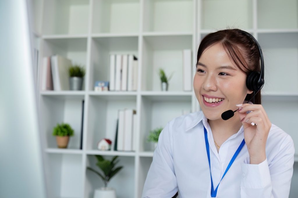 customer service talking to customer