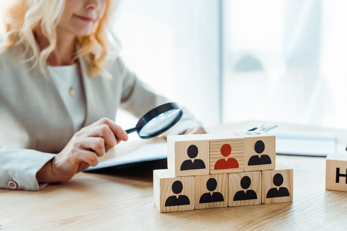 insourcing vs outsourcing model