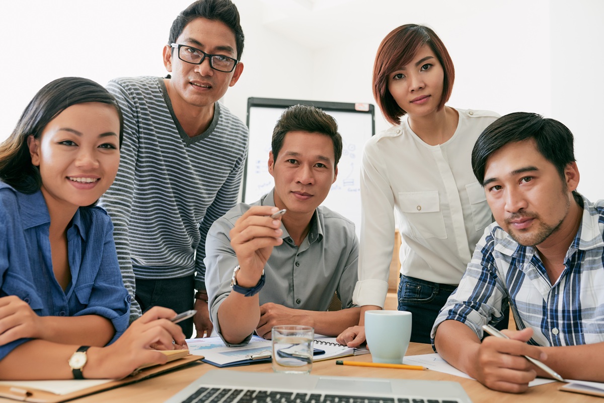seo outsourcing company team reviewing client in a meeting