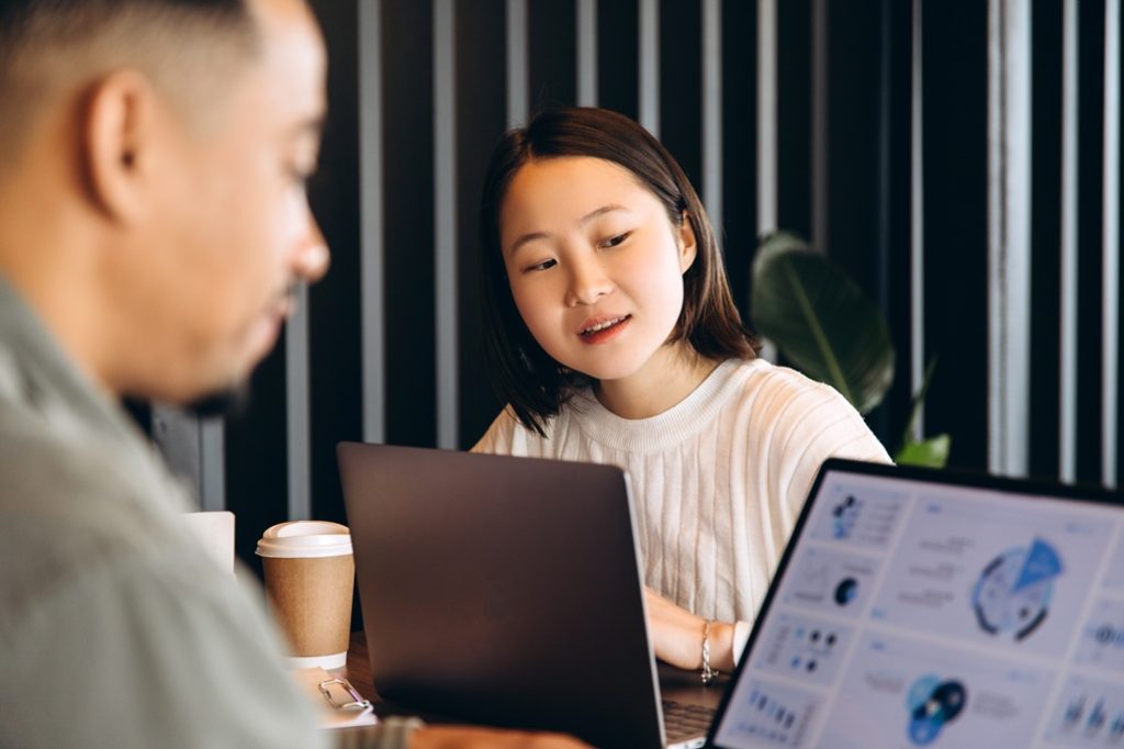 Two member of an seo outsourcing company reviewing report